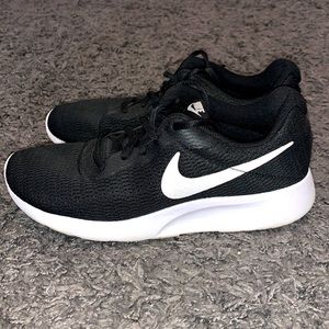 Nike Tanjun Sneakers
